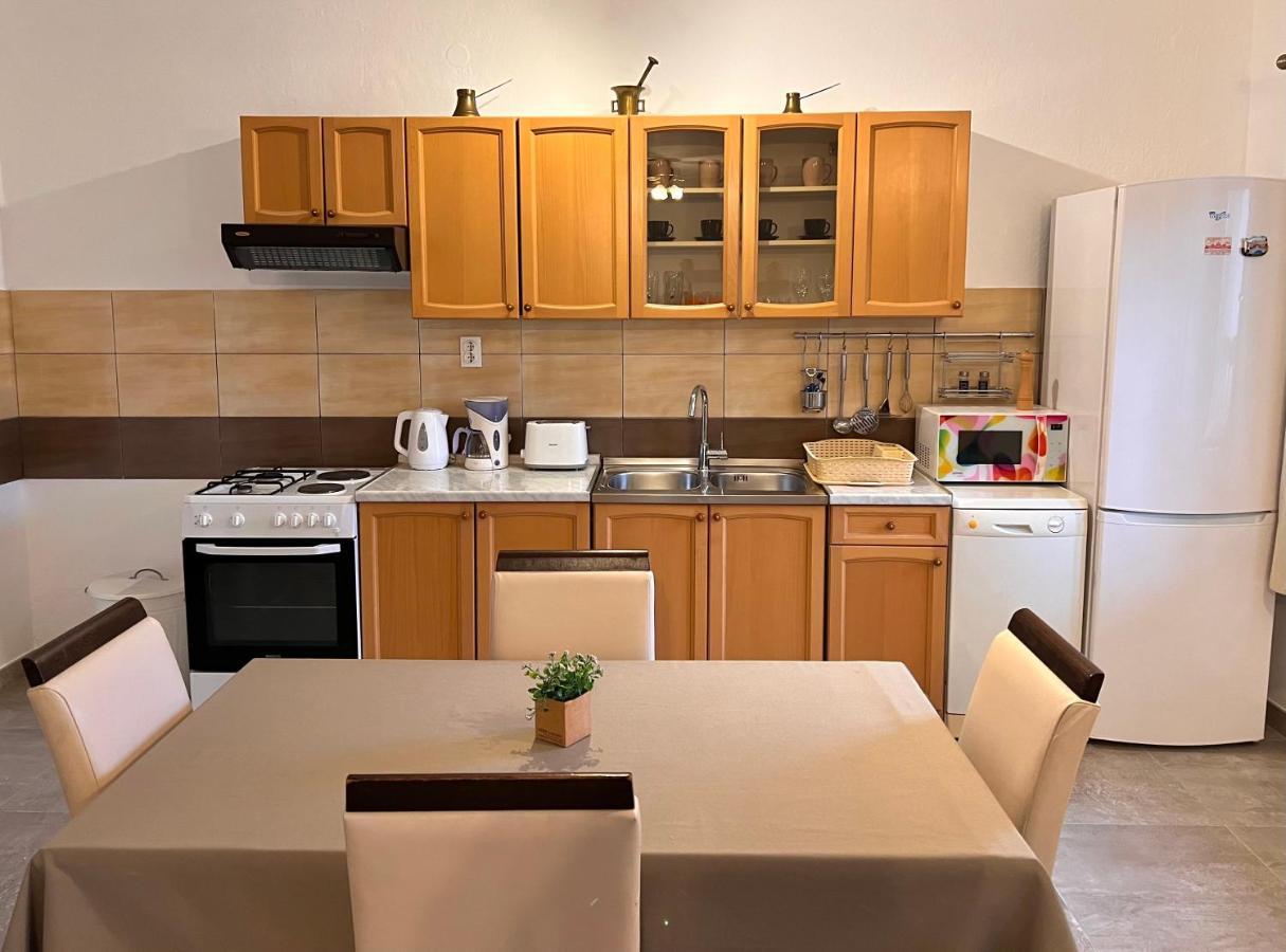 Apartments Maro Apartment