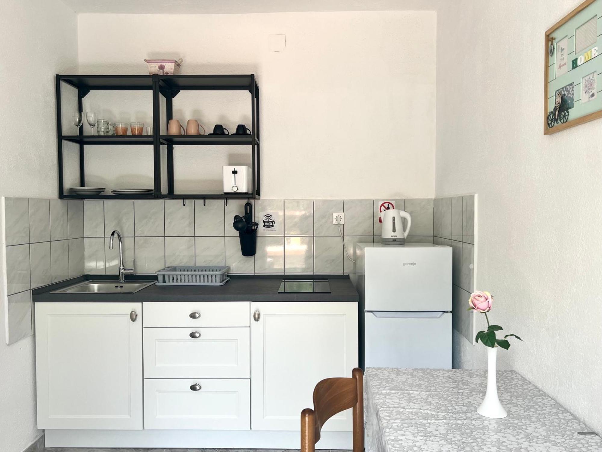 Apartments Maro *